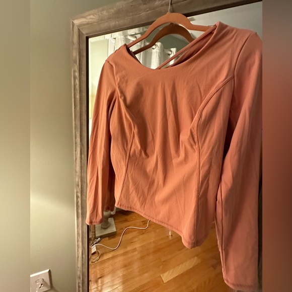 Sweaty Betty Tops - Sweaty Betty - Long sleeve yoga/work out top with built-in bra.